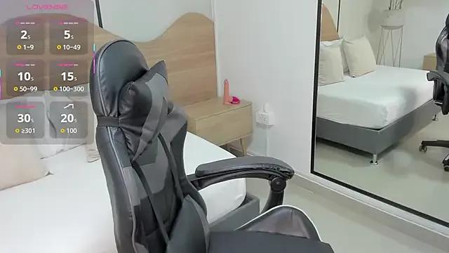 mia_collins96 on StripChat