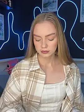 MilaMoone on StripChat