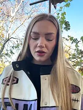 MilaMoone on StripChat