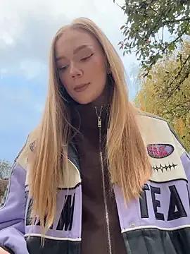 MilaMoone on StripChat