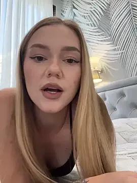 MilaMoone on StripChat