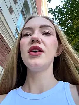 MilaMoone on StripChat