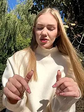 MilaMoone on StripChat