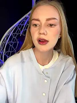 MilaMoone on StripChat