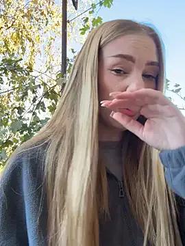 MilaMoone on StripChat