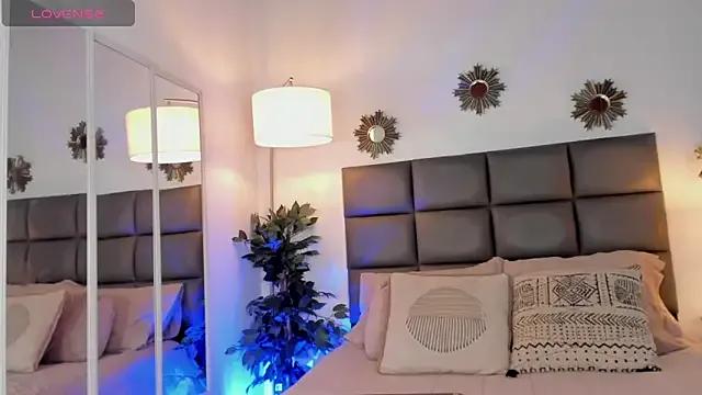 nicolehenna on StripChat