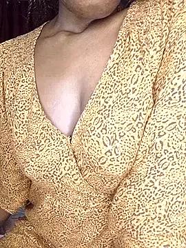 NicRaisaa — Fingering my wet pussy till squirt