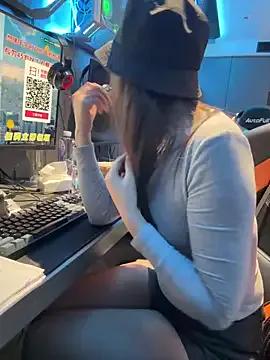 nideanbaby — Freechat on StripChat