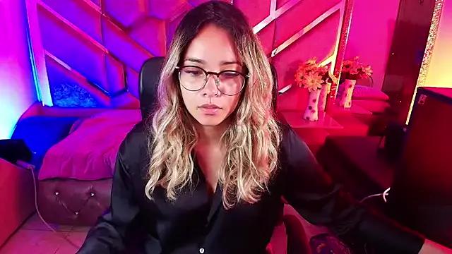 Olivia_Fox69 on StripChat