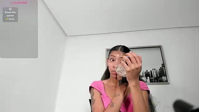 sarah_ashbourne on StripChat 