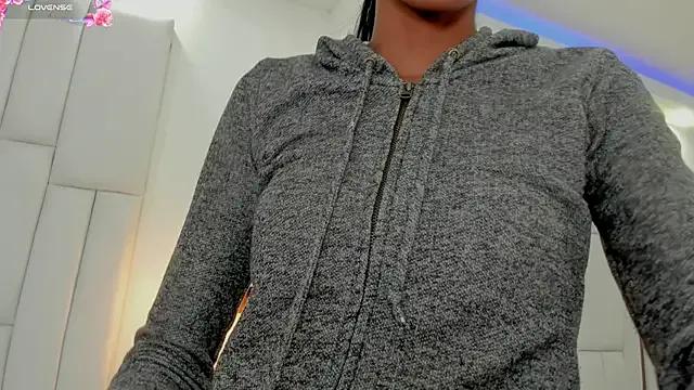 sarah_ashbourne on StripChat 