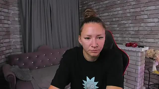 SarahCoksss on StripChat 