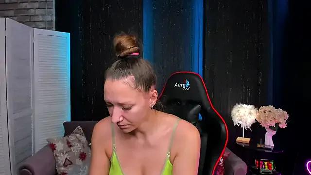 SarahCoksss on StripChat 