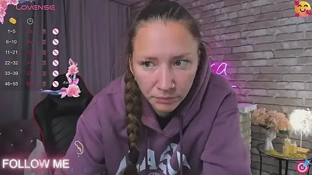 SarahCoksss on StripChat 