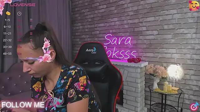 SarahCoksss on StripChat 