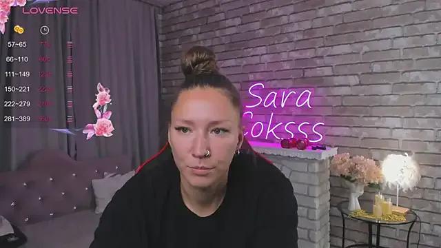 SarahCoksss on StripChat 