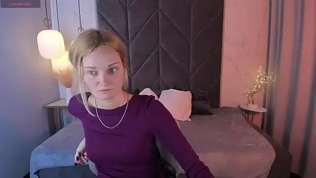 SaraSubtlety on StripChat 