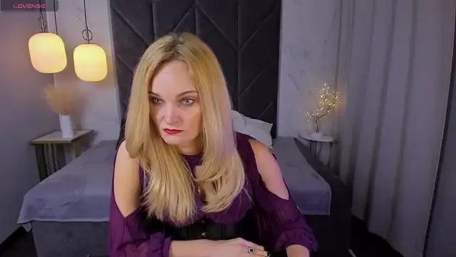 SaraSubtlety on StripChat 