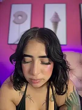 Scarlett-LS — show saliva in boobs