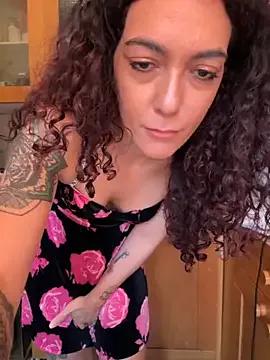 strawberry_queen2 on StripChat