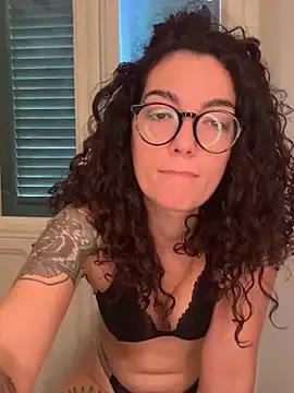 strawberry_queen2 on StripChat