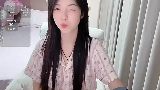 T-LL77- on StripChat 