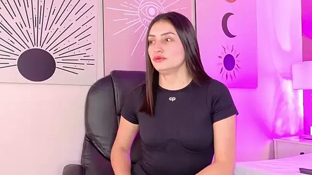 ZaraGold on StripChat 